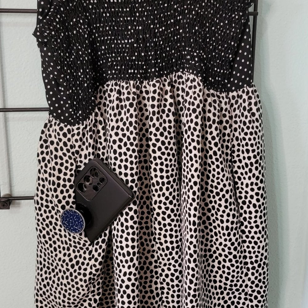 Xhilaration Women's Pleated Dress w/Pockets & Stretch - Black/Gray - Dotted - LG