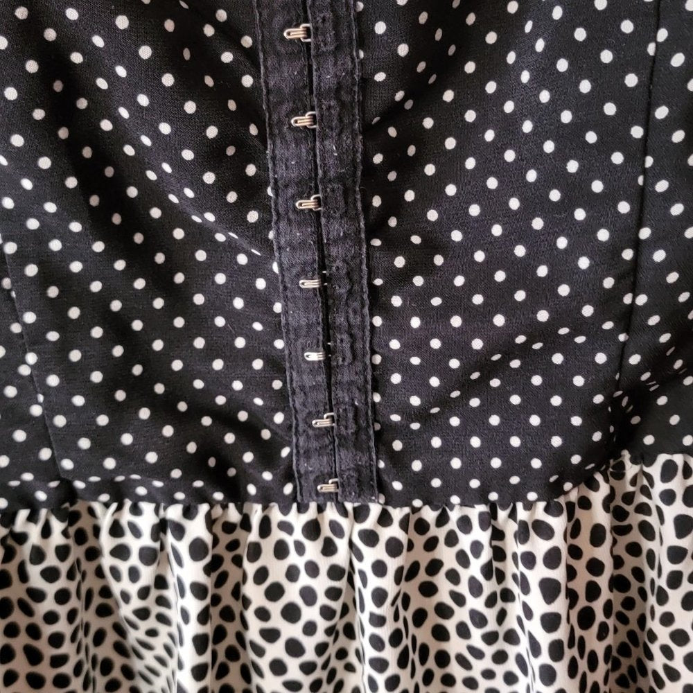 Xhilaration Women's Pleated Dress w/Pockets & Stretch - Black/Gray - Dotted - LG